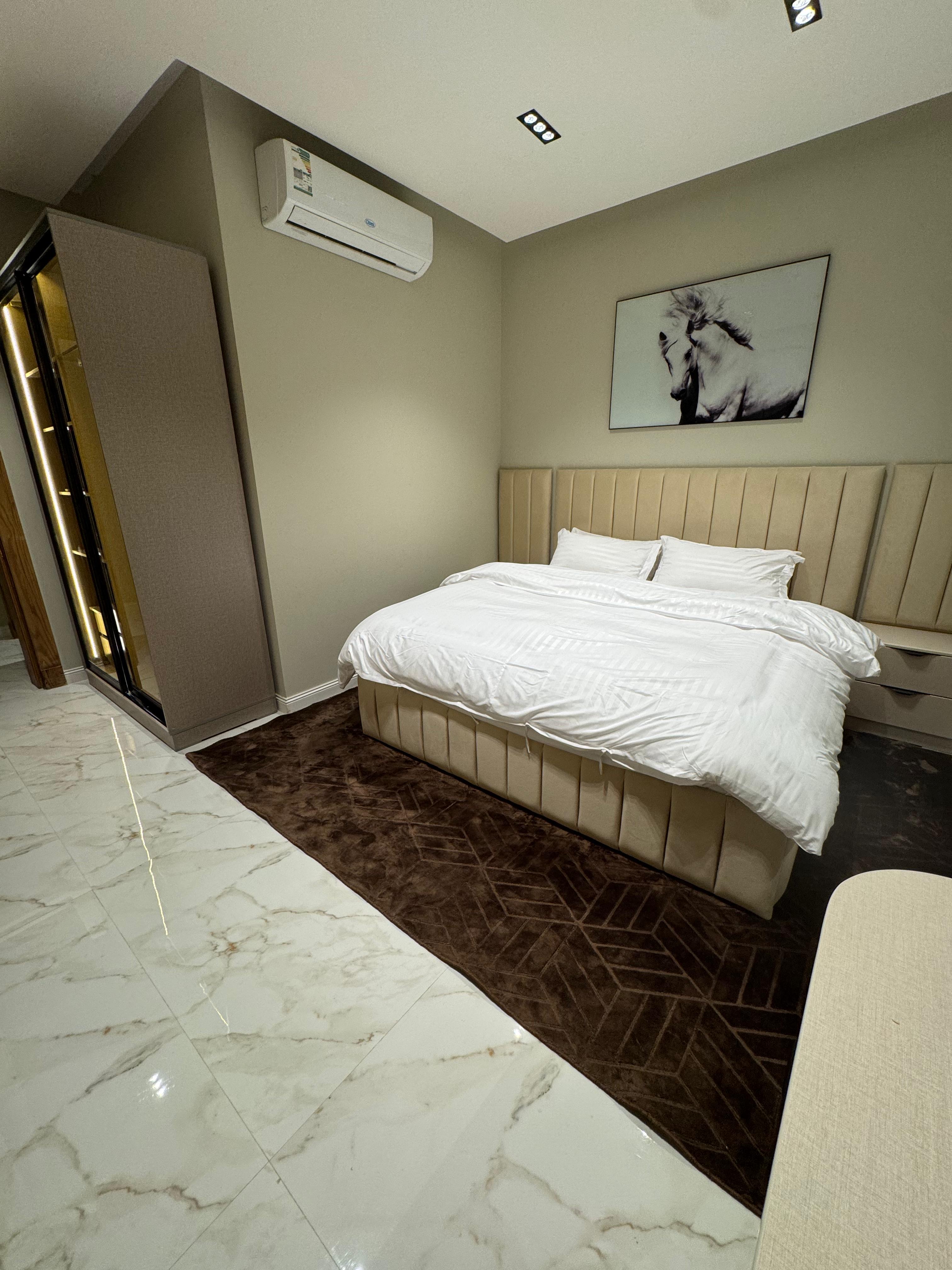 🏡 **Luxury Apartment for Annual Rent**   (Al-Qirwan District - **Fully Furnished**) 